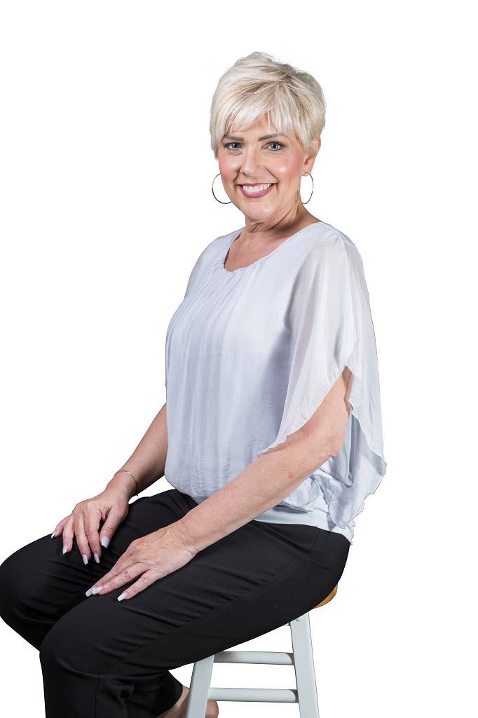 TINA Stephens Italy/Tees By Tina – Engroshandel Bluse - Dame – Aurora Flutter Fly Sleeve Silke Top m/Band Bund (BSS202)37