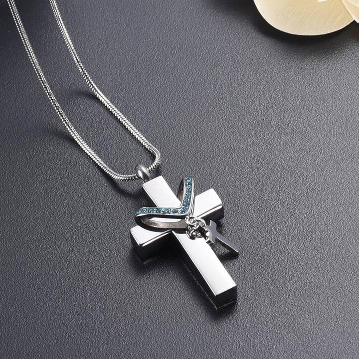 Cherished Emblems - Wholesale Halskettinghanger - Zilveren kruis & strass rozenkrans cremation urn ketting