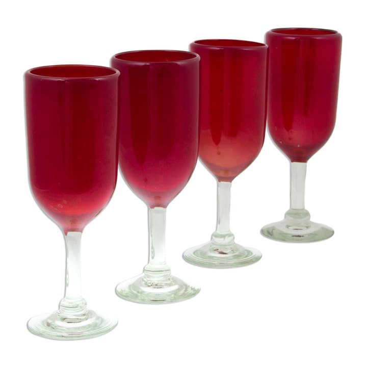 Novica Lot de 4 flûtes à champagne festives en rubis faites à la main pour la vente par NOVICA