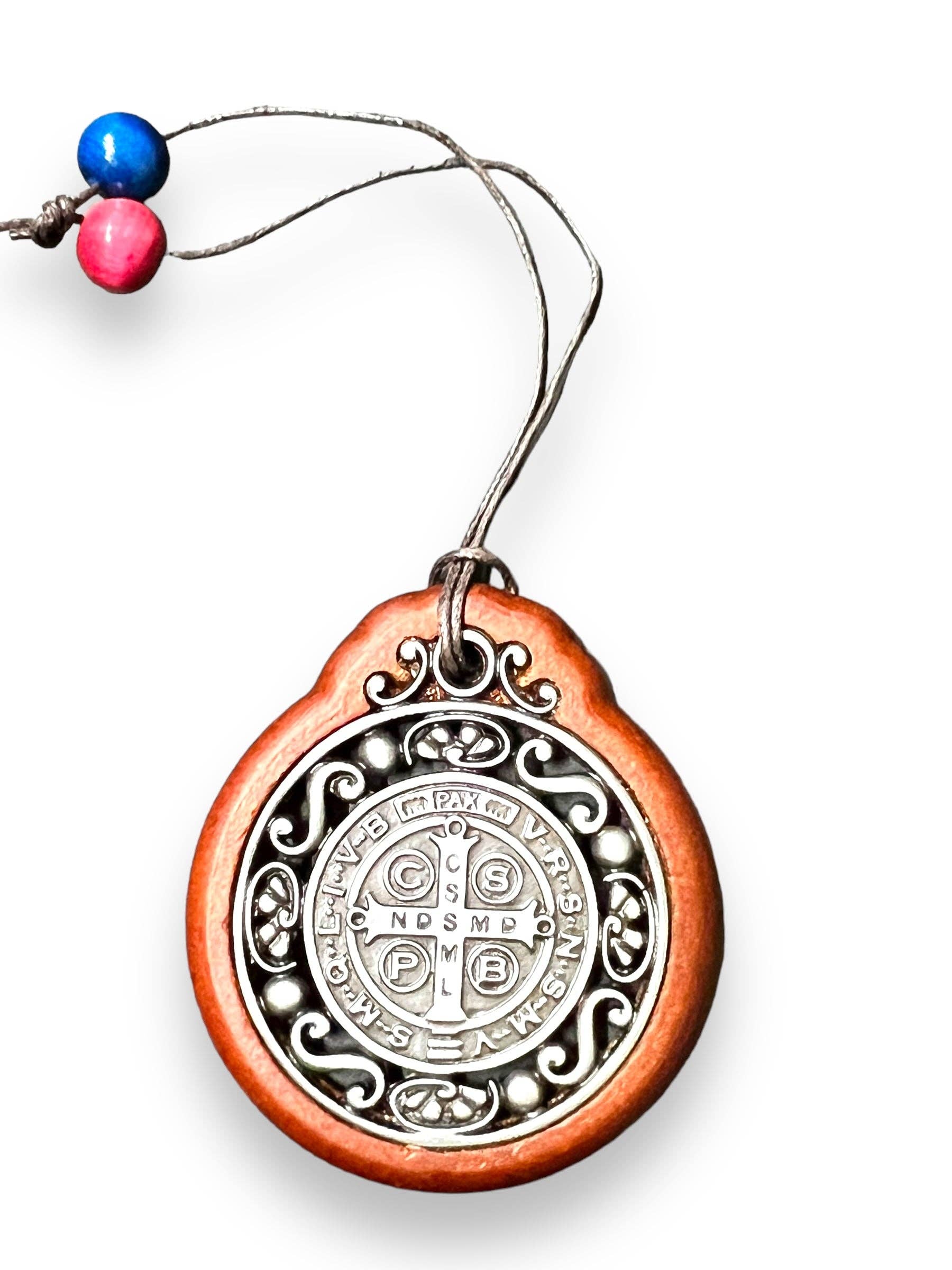 SAN JUDITAS RELIGIOUS ARTICLES - Wholesale Car Decorative Charm - Unisex - ST. BENEDICT MEDAL ON WOOD FOR CAR2