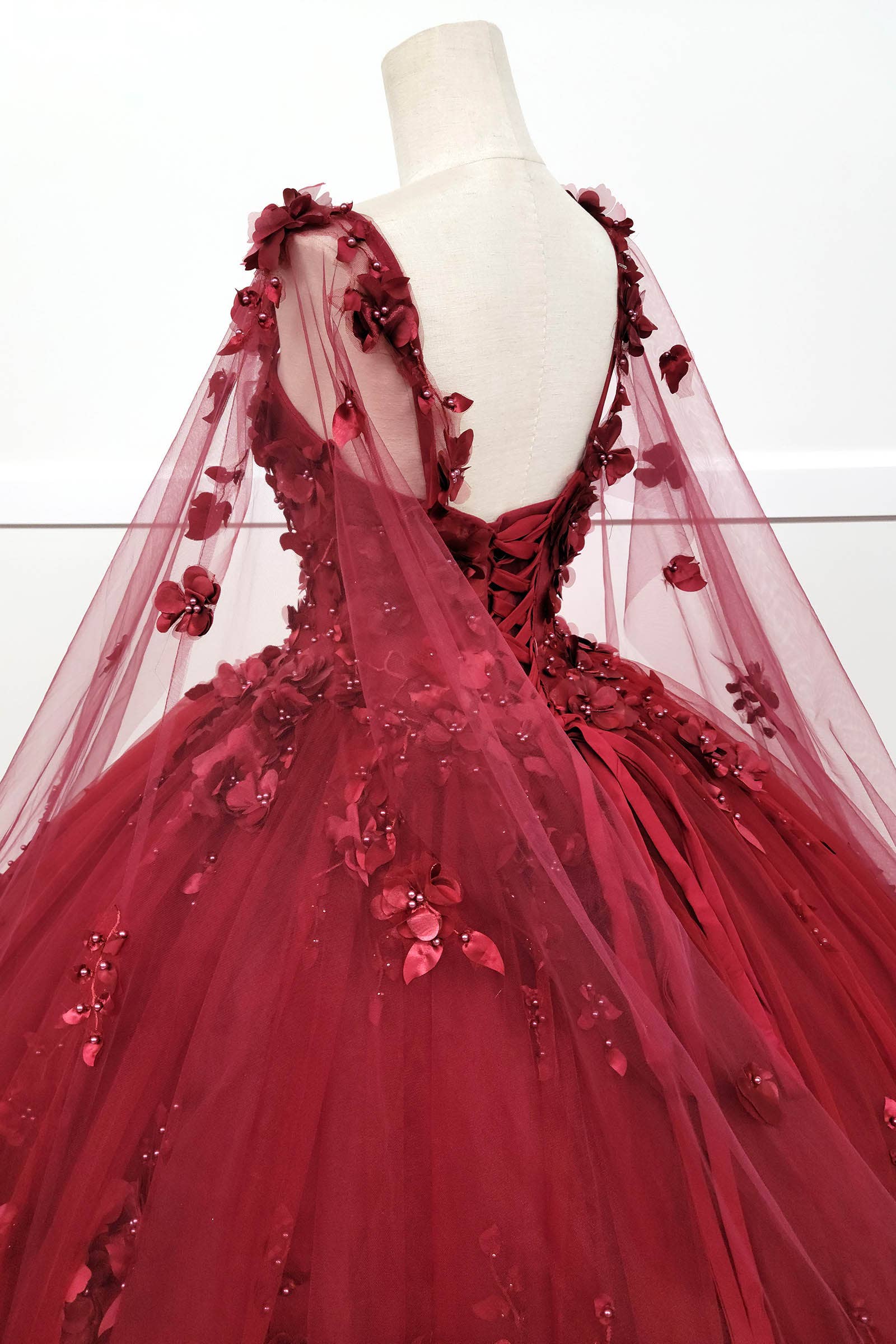 Chicas – Vestido comprido - Mulher por atacado – Vestido de Quinceanera com Flores e Capa com Abertura CHF301811