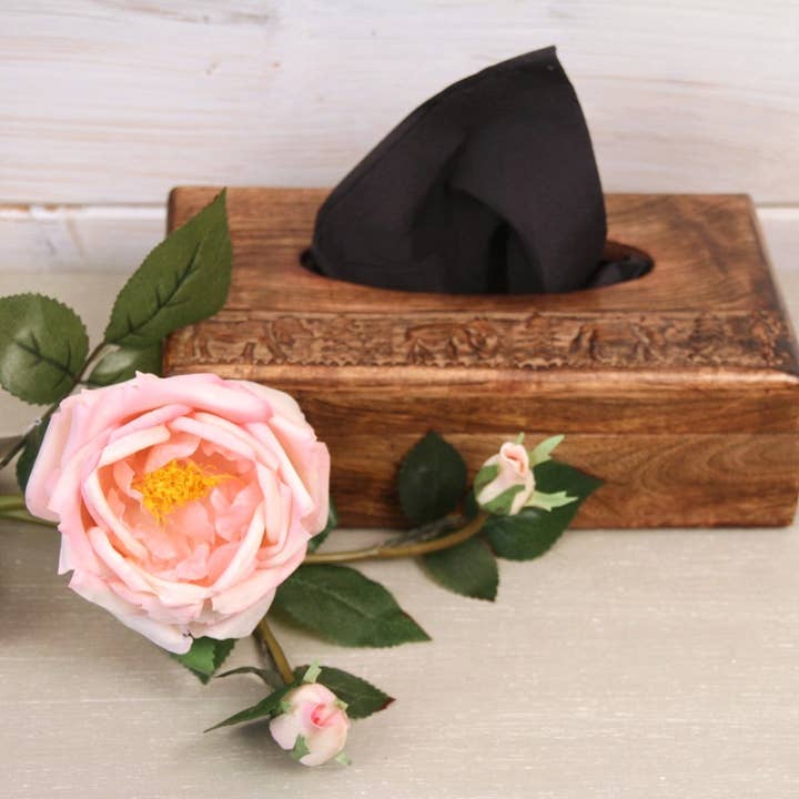 Poya tissue box for wholesale by LES SCULPTEURS DU LAC