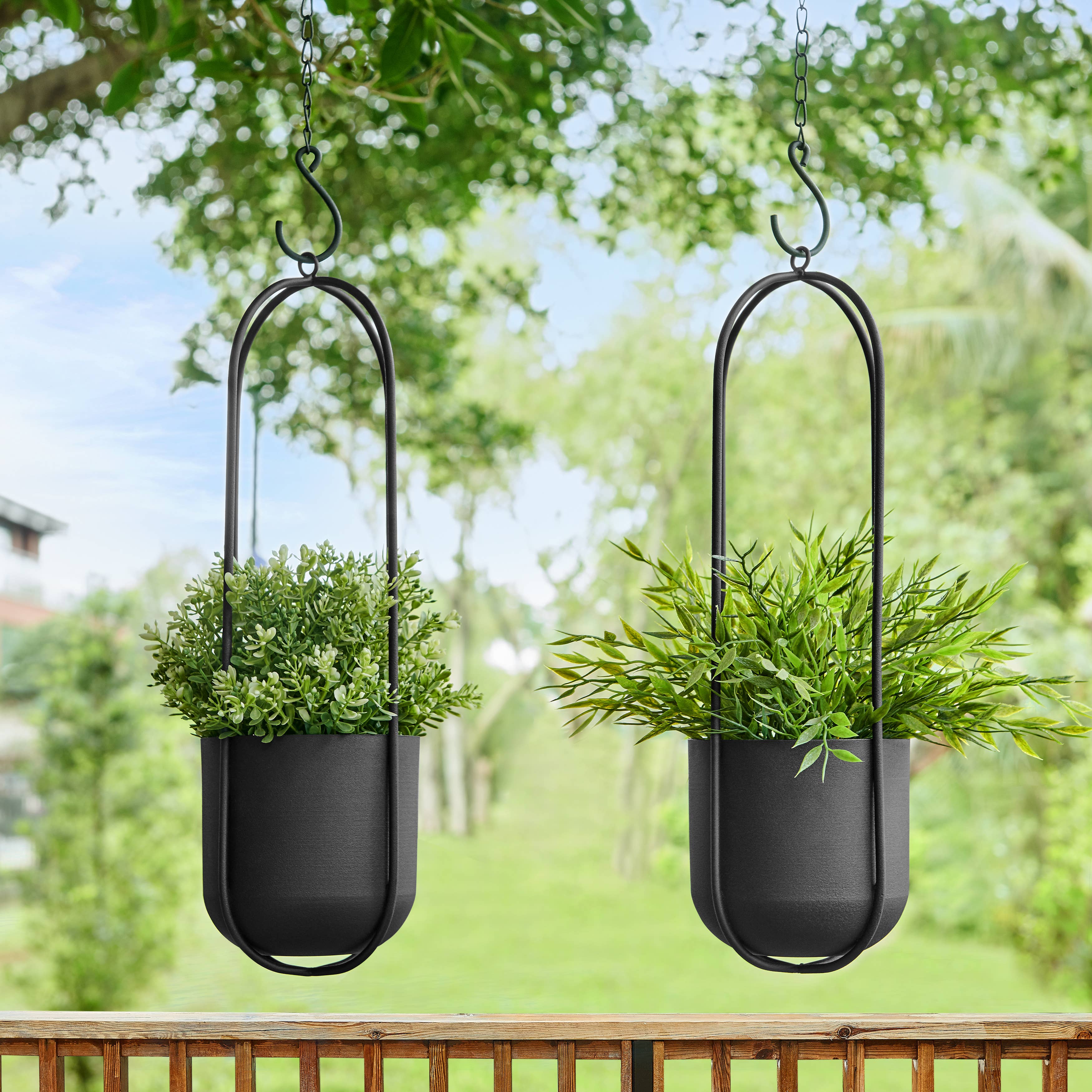 Danya B – wholesale Hanging planter – Walter 2-Piece Modern Black Oval Hanging Wall Planter Set4