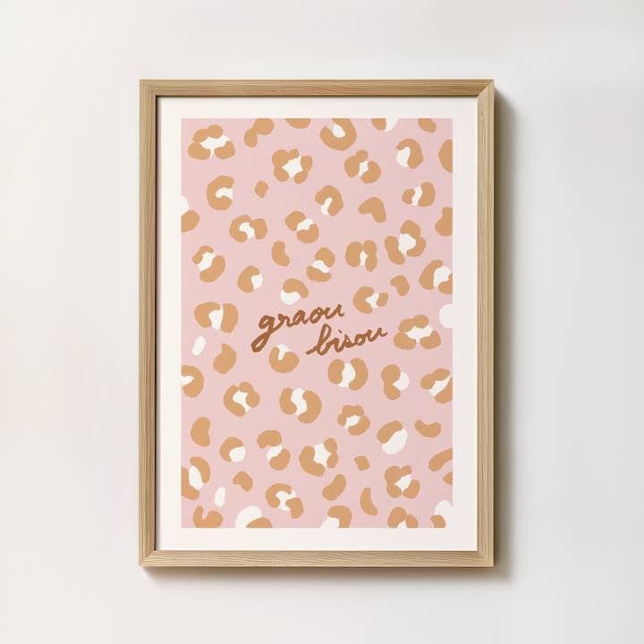 Kunsttryk "Graou Bisou" Fransk typografi leopard pink for engroshandel hos intemporalis