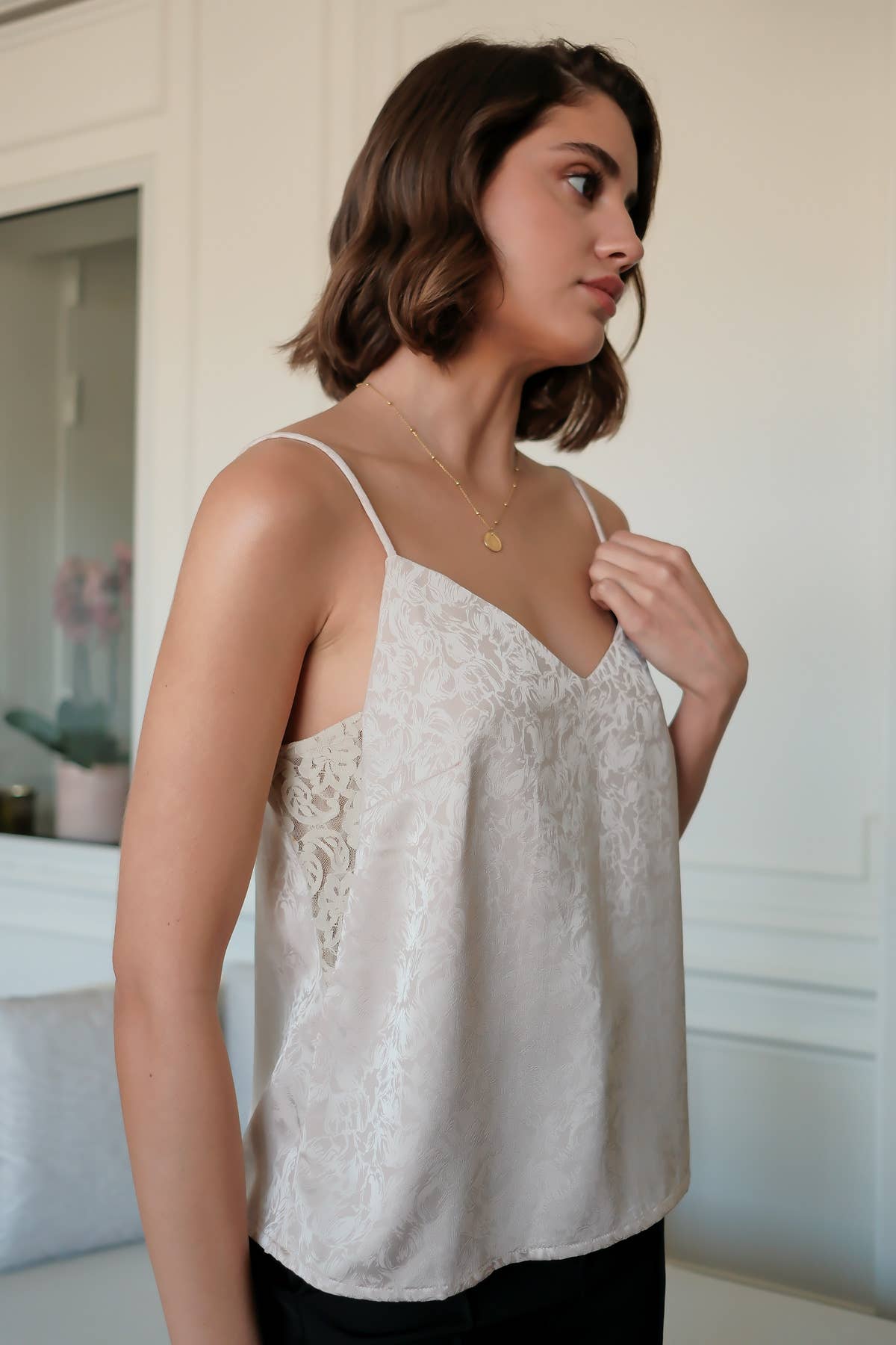 LOVIE & CO - Vente Caraco – femme - Top à bretelle jacquard fleuri et dentelle2