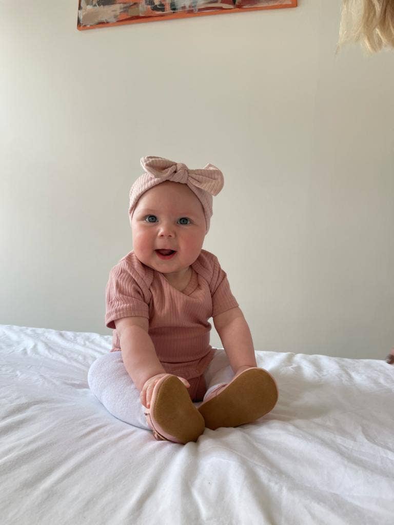 Little Organic Co - Wholesale Bodysuit (non-footed) – Baby - Organic bodysuit short sleeve- ribbed cotton onesie for baby1