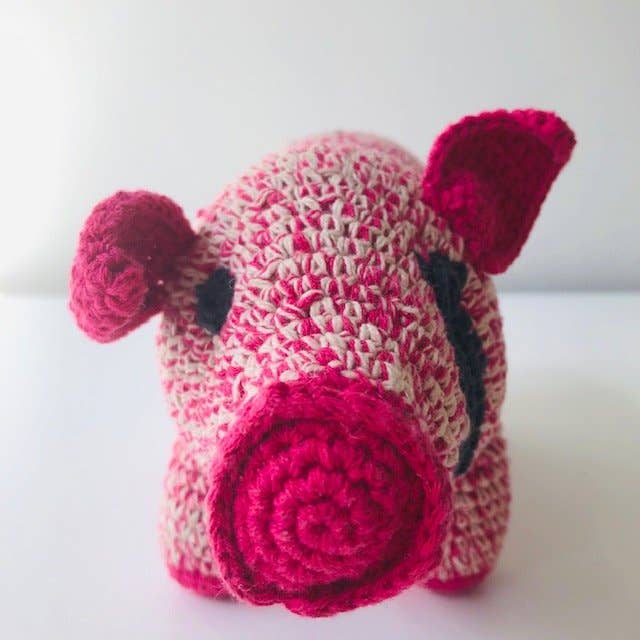 Luna-Leena  - handmade in Nepal - Wholesale Knuffels - Kinderen en baby - decoration pig -  pink -  hand crochet in organic cotton2