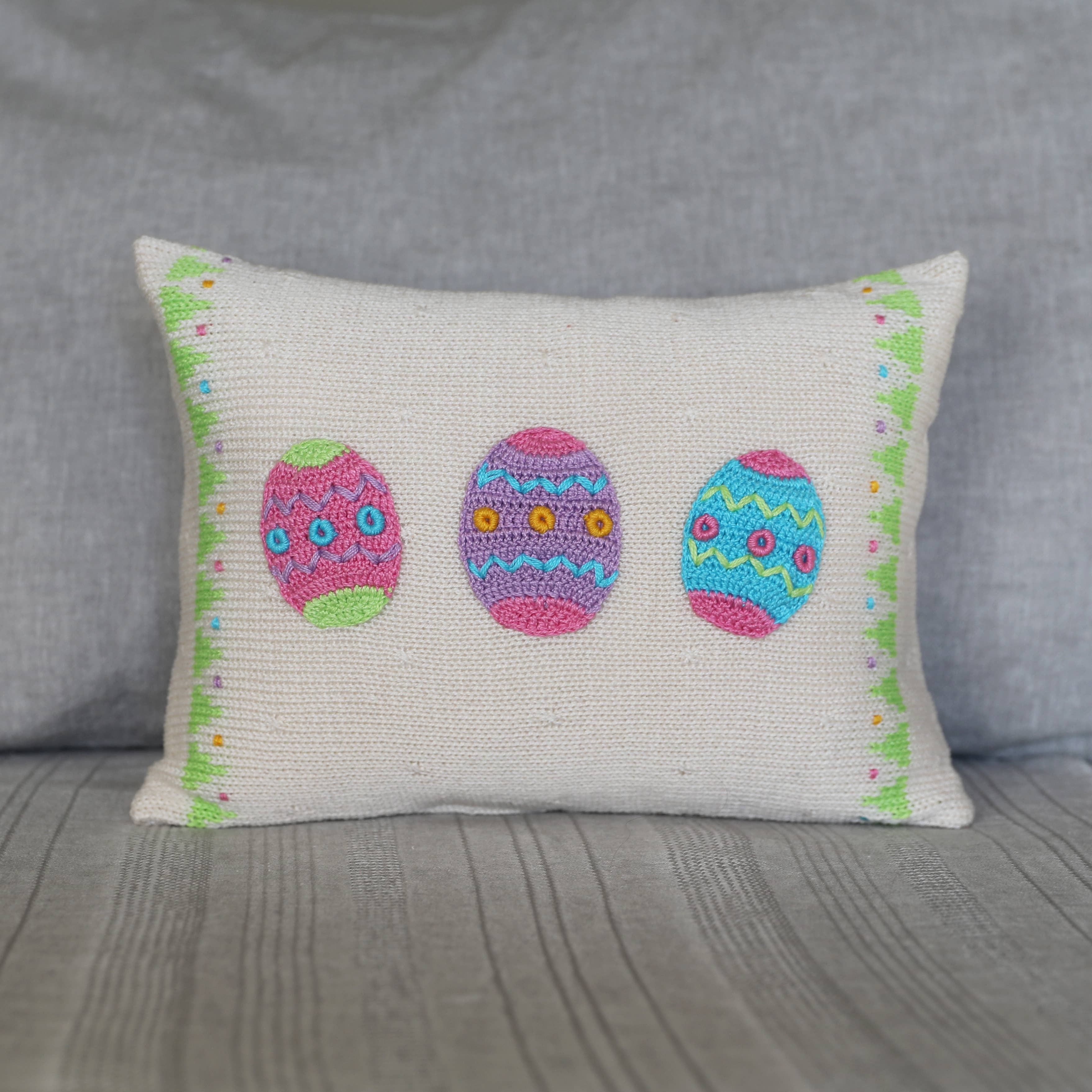 Melange Collection – wholesale Throw/decorative pillow – Easter Egg 8x11" Pillow1