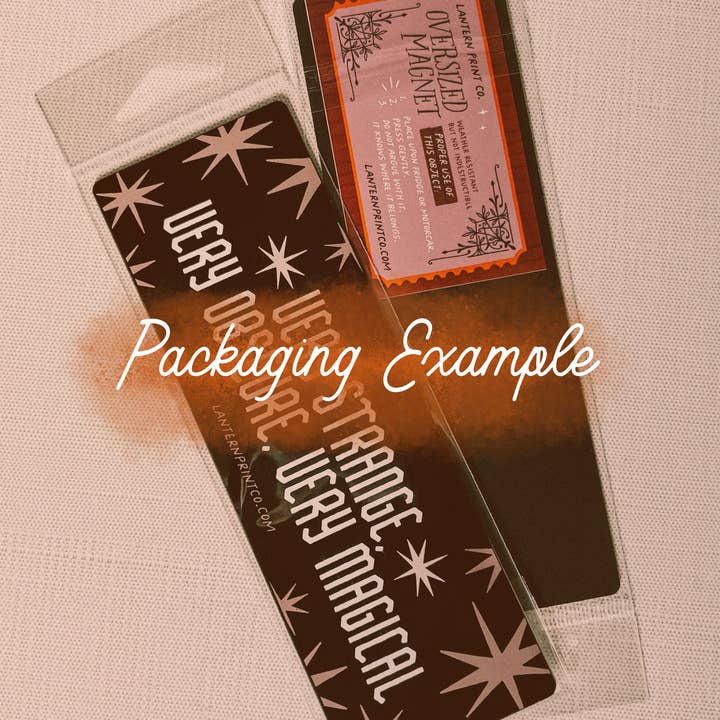 Lantern Print Co. – Engroshandel Magnet – MAGNET: Meget mærkelig - 6" kofanger2