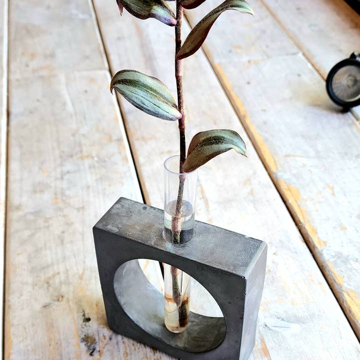 Geoform Designs - Vente Vases - Station de propagation du béton Square Geo | Vase à fleurs