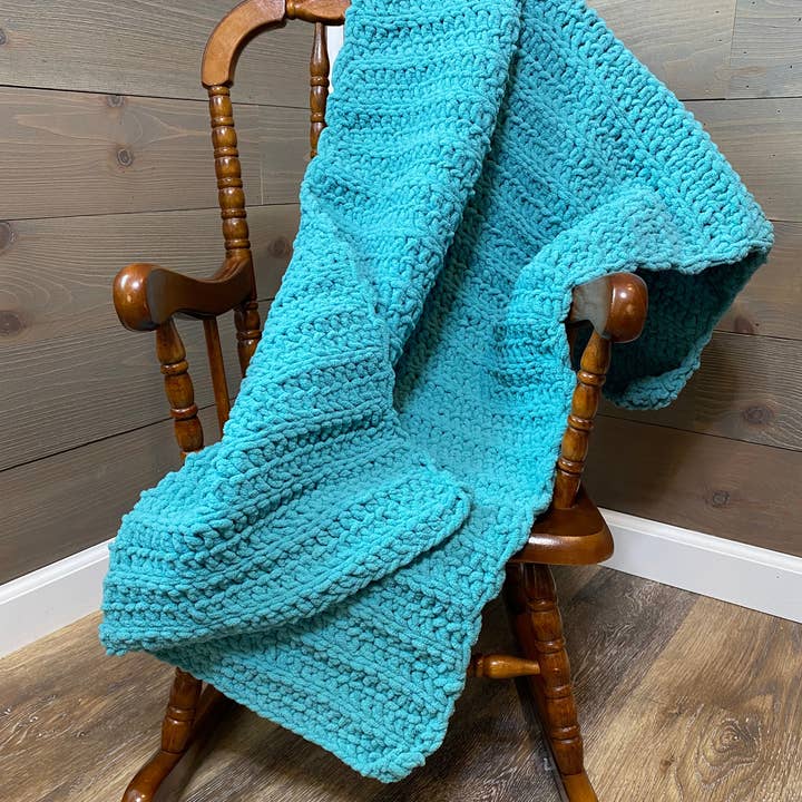 Couverture en peluche douce faite à la main pour bébé - Bleu sarcelle pour la vente par Em and Raea LLC