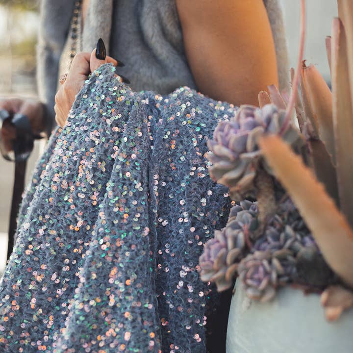 Lentejuelas brillantes en Thunderstruck | Colección de piel sintética acogedora | Manta para venta al por mayor de Aviva Stanoff Design