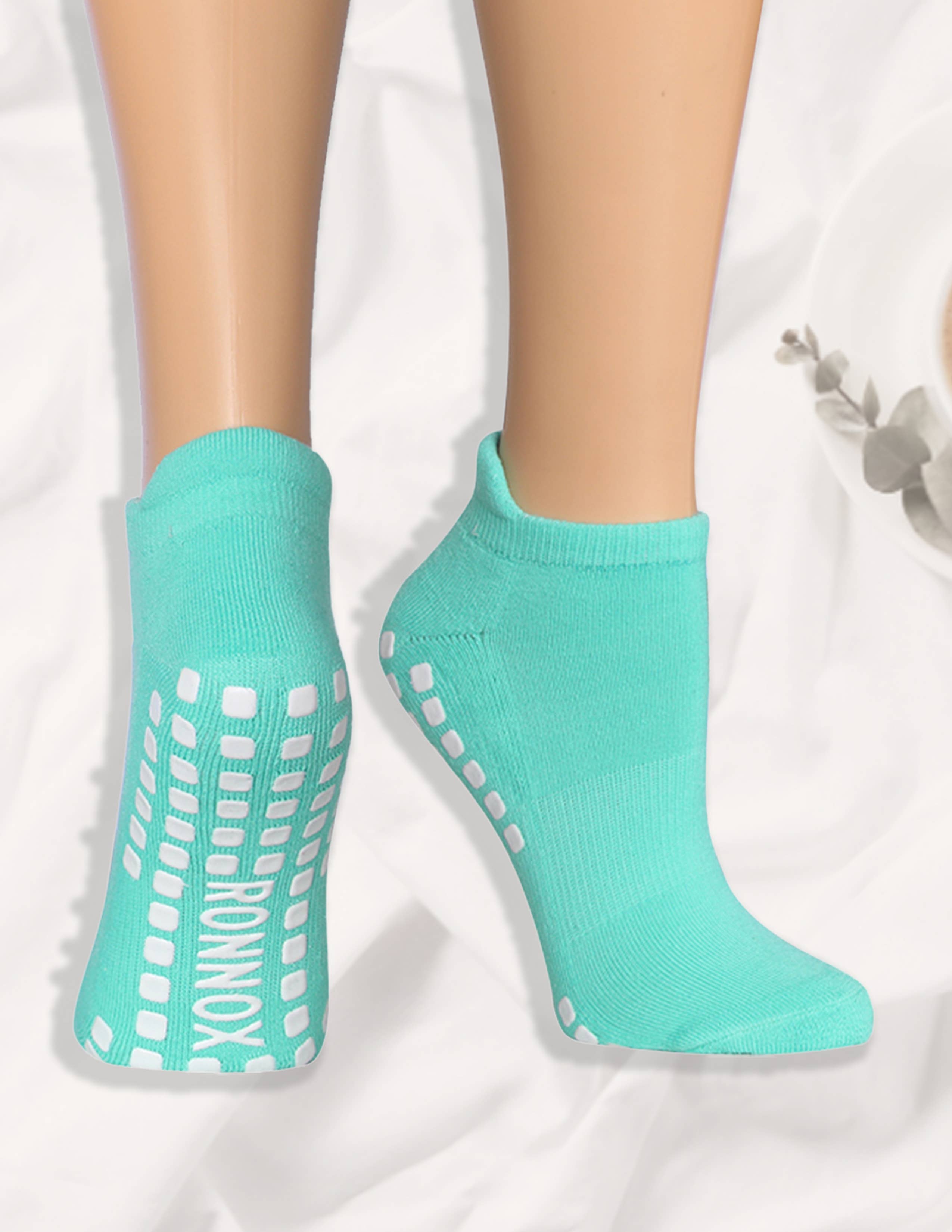 Isadora, Tipi toe, & James Fiallo - Wholesale Socks - Women's - Women Tipi Toe 3 Pack Anti Skid Sticky Gripper Low Cut Socks1