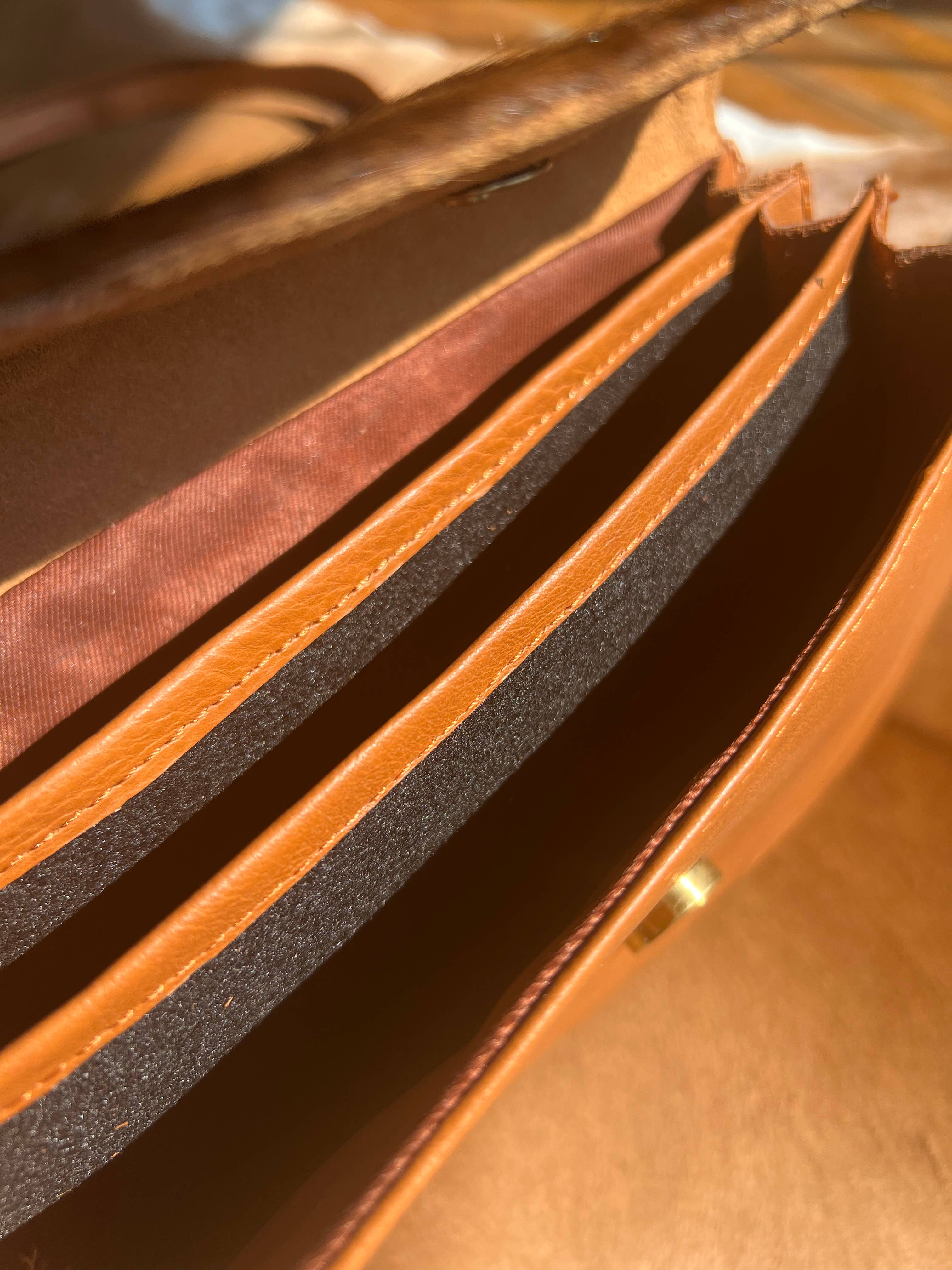 Westrian International - Wholesale Crossbody Bag - Women's - Cowhide Leather Keep It Simple Crossbody Purse1