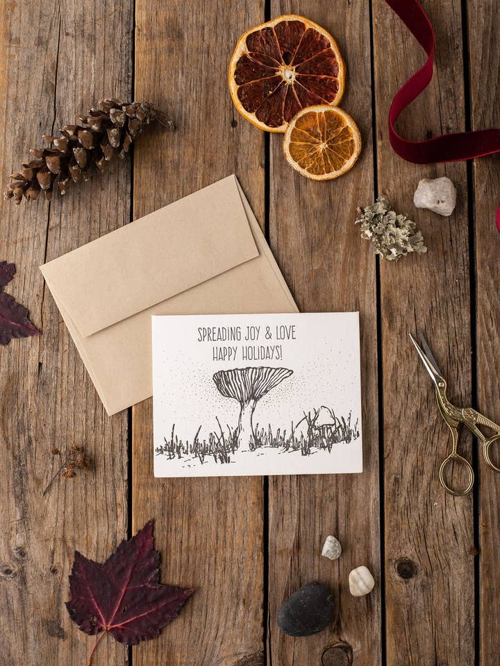 Carte Champignon Happy Holidays pour la vente par Drawn to Ecology