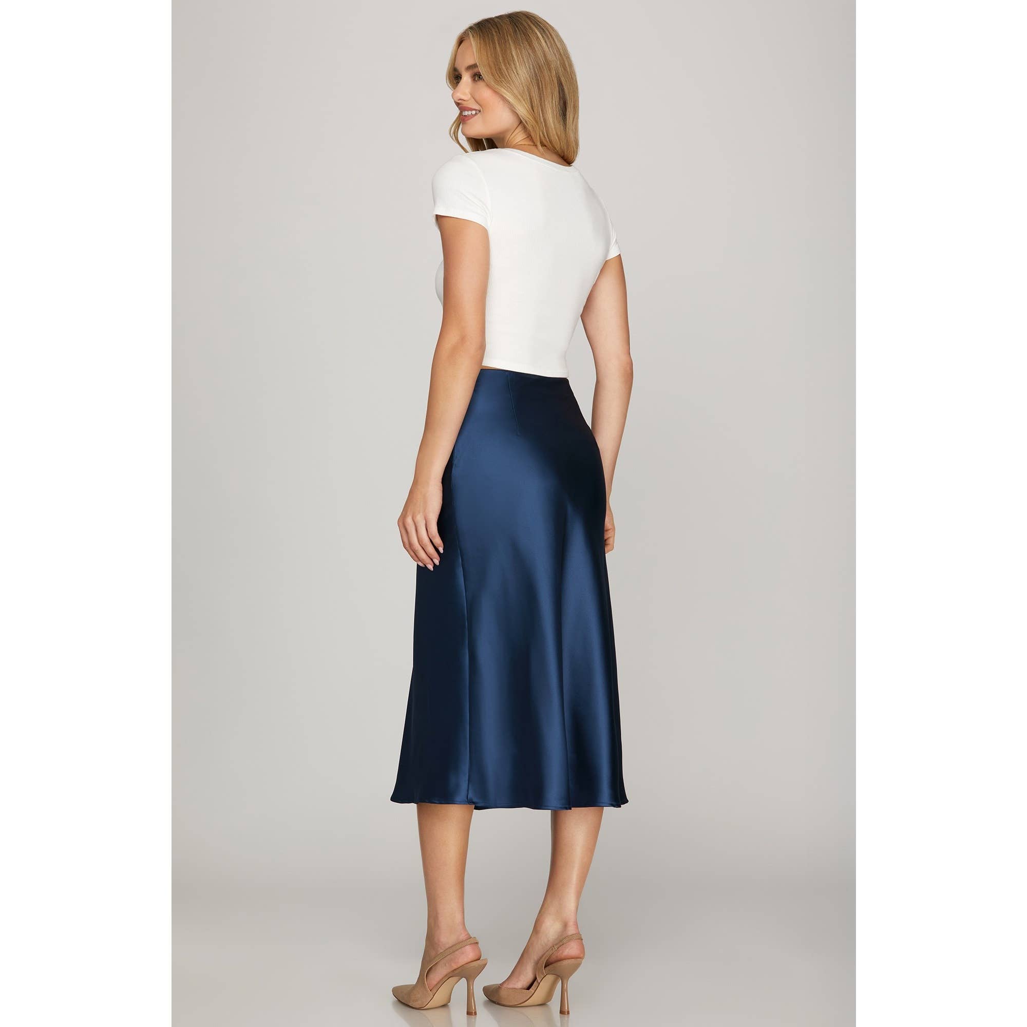STYLE USA - Wholesale Rok - Dames - SATIJNEN MIDI-ROK MET SCHUINE SNIJLĲN3