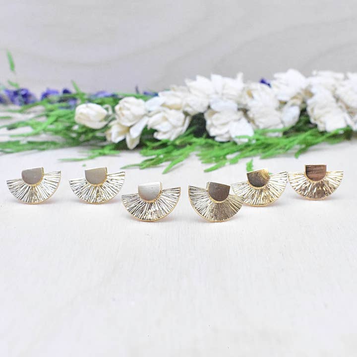 Boucles d'oreilles Fan Demi-Cercle Doré pour la vente par Ewelina Pas Jewelry