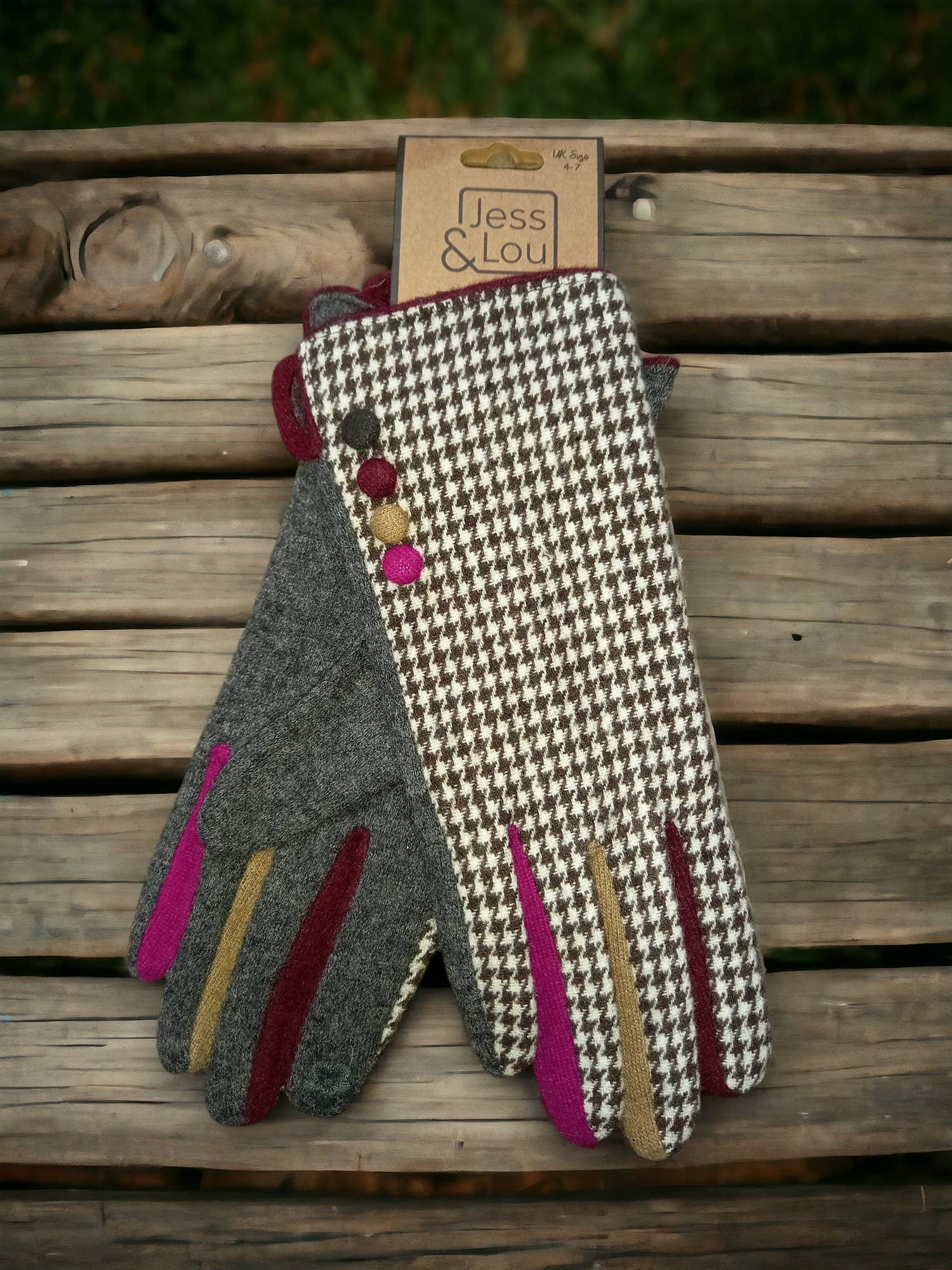 Jess & Lou - Wholesale Handschoenen - Dames - Jess & Lou dameshandschoenen met geruit houndstooth patroon en knopen2