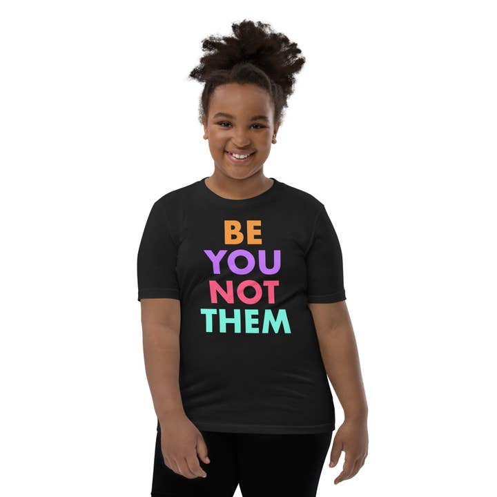 Be You Not Them Kurzarm-T-Shirt für Jugendliche für den Großhandel von Artifacts of Joy