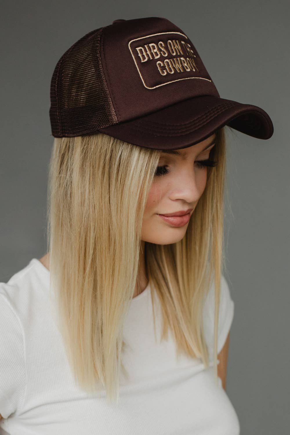 Panache Apparel Co. - Venta al por mayor Gorra trucker - Mujer - Brown se queda con el sombrero vaquero tipo camionero.3