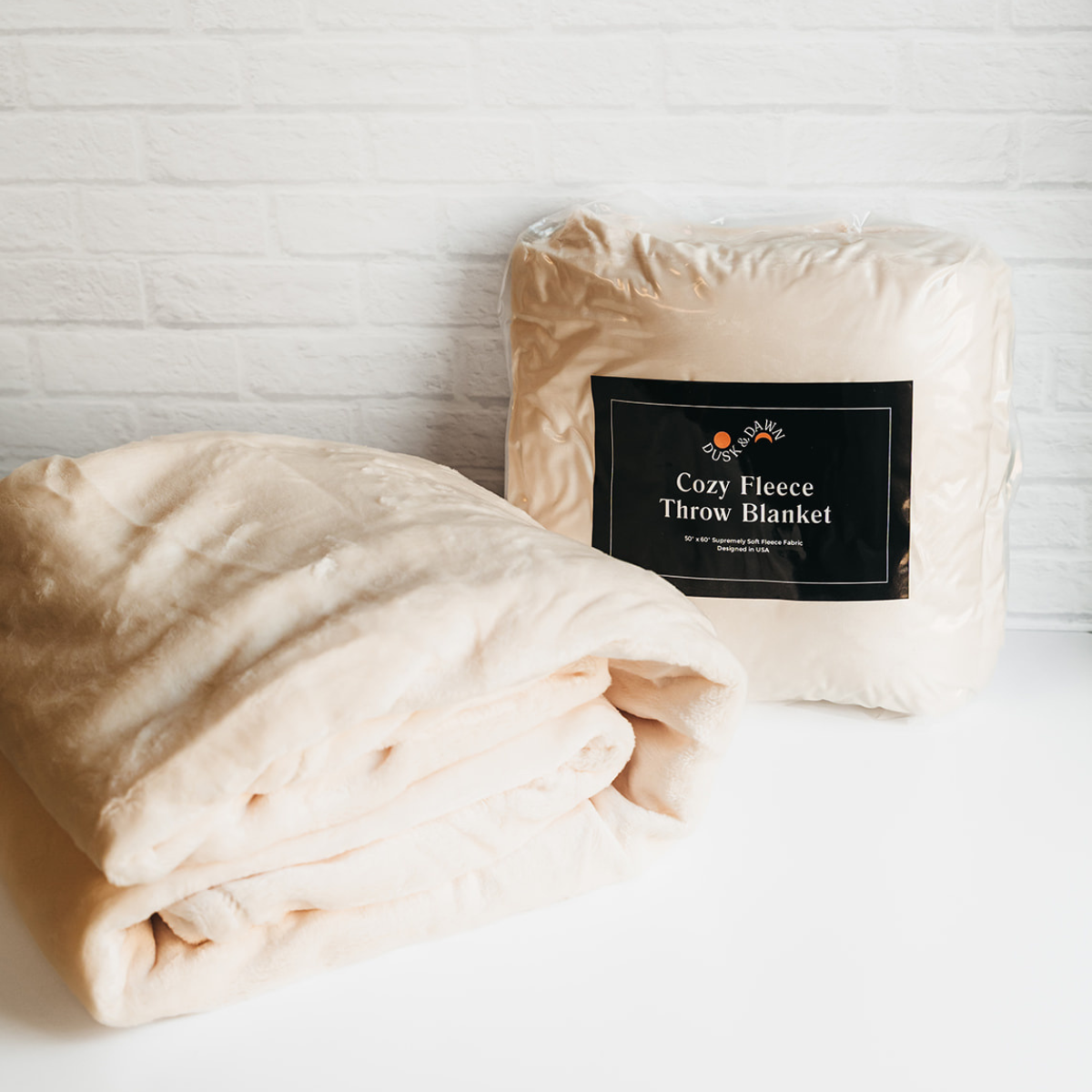 Giften Market - Wholesale Throw Blanket - Cozy Fleece Throw Blanket - Gifts for the Home - Host Gifts4