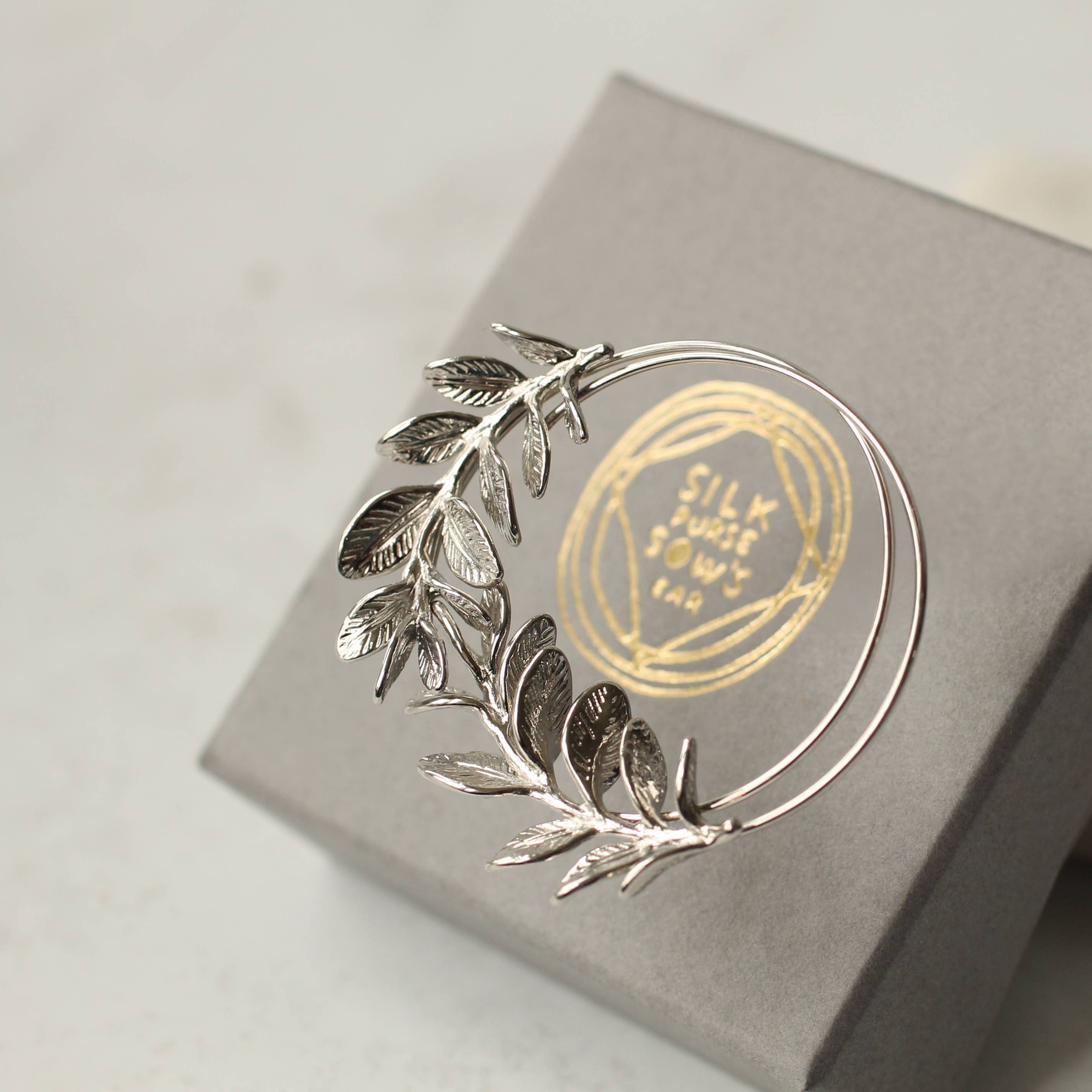 Silk Purse, Sow's Ear – wholesale Hoop-örhängen – Botaniska örhängen med rosmarinkvistar i mässing4