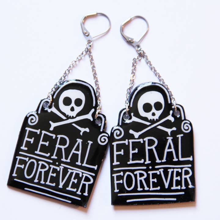 Boucles d'oreilles en résine Feral Forever Headstone pour la vente par Midge Blitz
