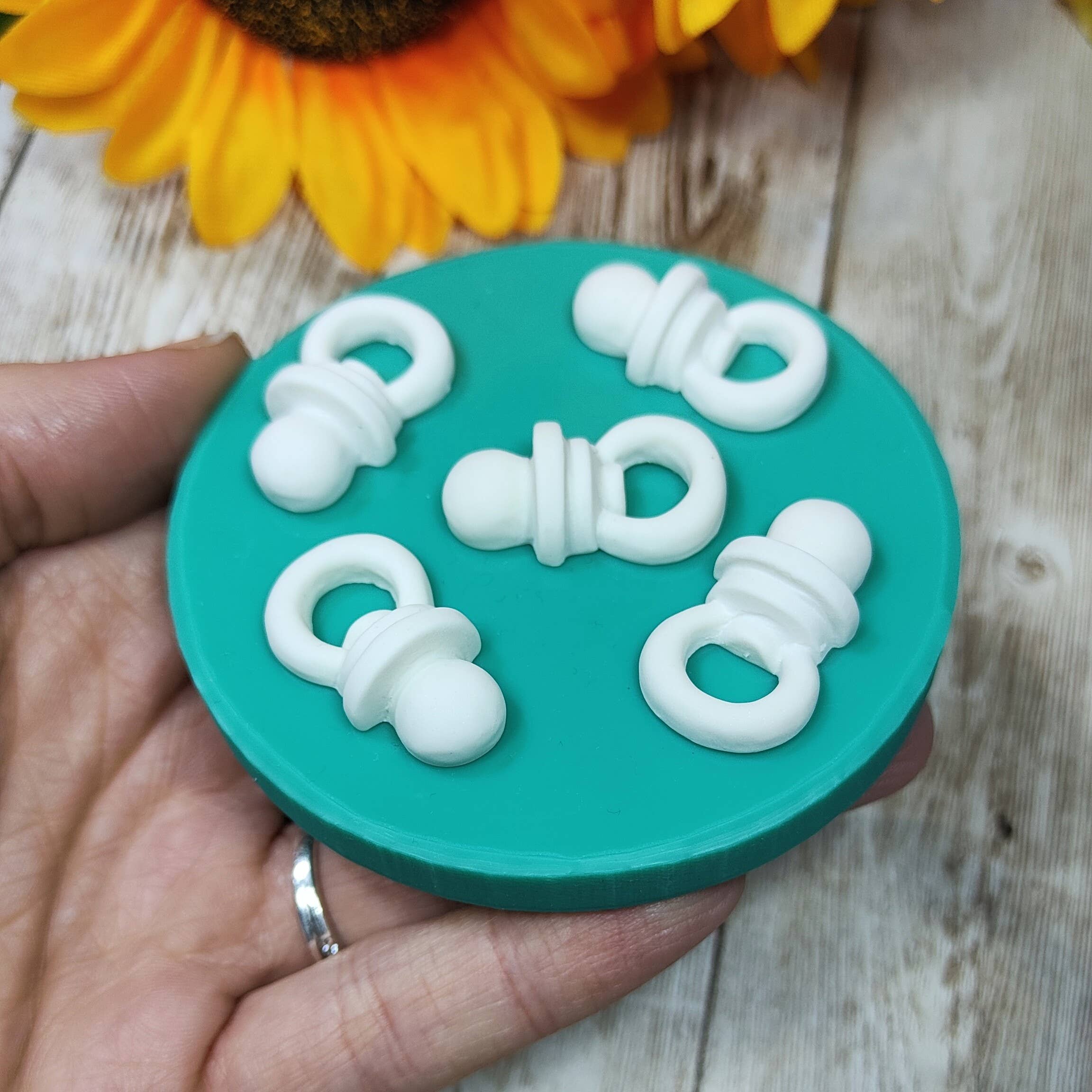 Serena Creazione di Serena Stampone - Wholesale DIY craft kit - Pacifier Mold 5pcs 3cm in silicone for resin and plaster1