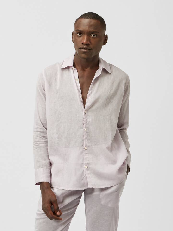 UNVERZICHTBARES HEMD IN LAVENDEL für den Großhandel von C.R.T.D