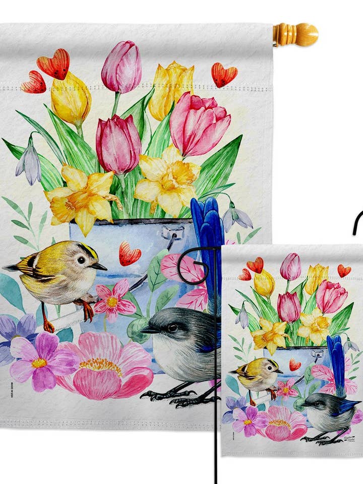 Drapeau Spring Birdie Animals Floral Decor pour la vente par Two Group Flag Co