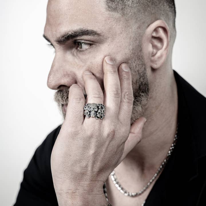 Gotisk kraniumring i sølv for engroshandel hos Maral Kunst