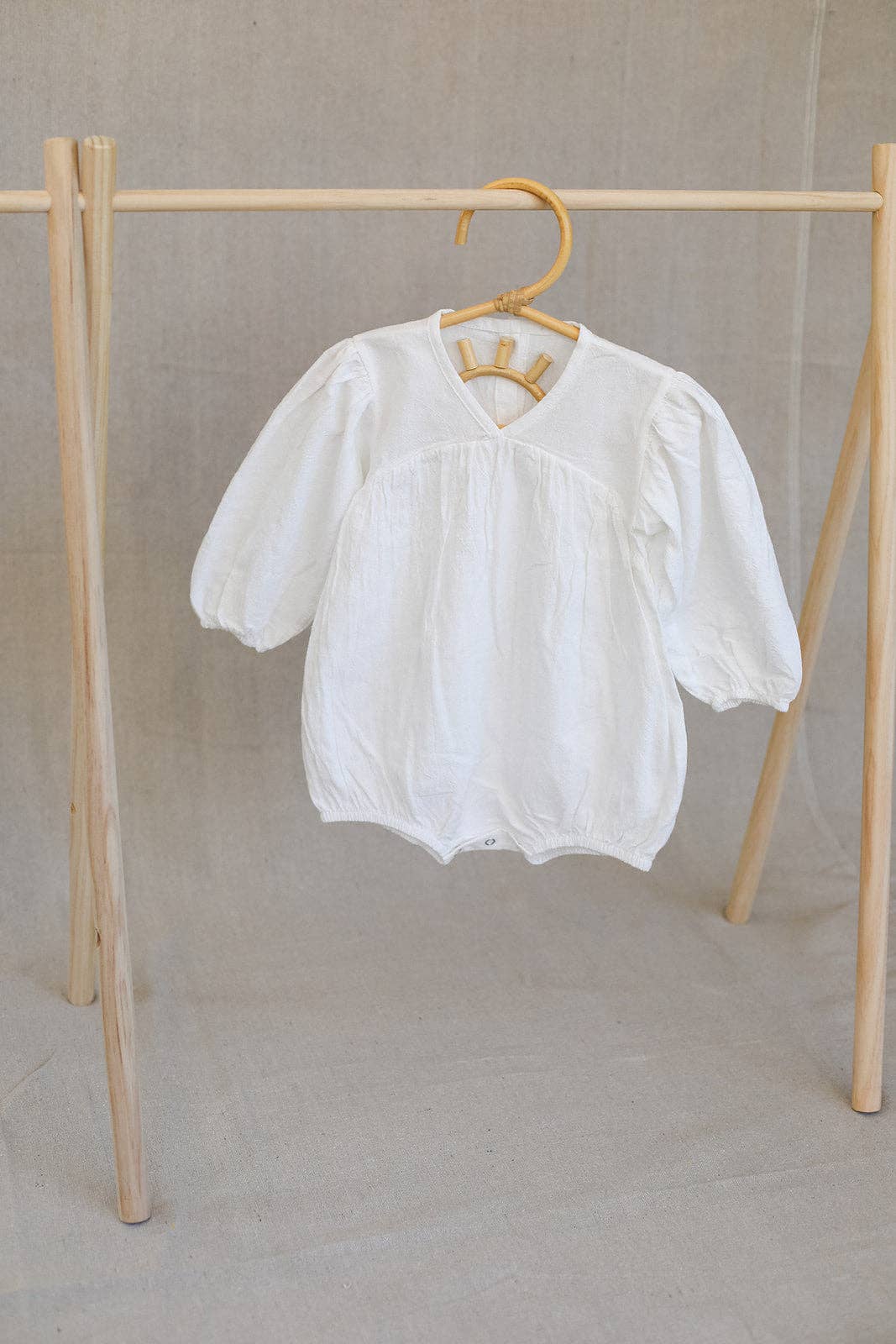ntrl co. - Vente Body (sans pieds) – bébé - Chloe Barboteuse Bulle | Bulle Classique en Lin Blanc6