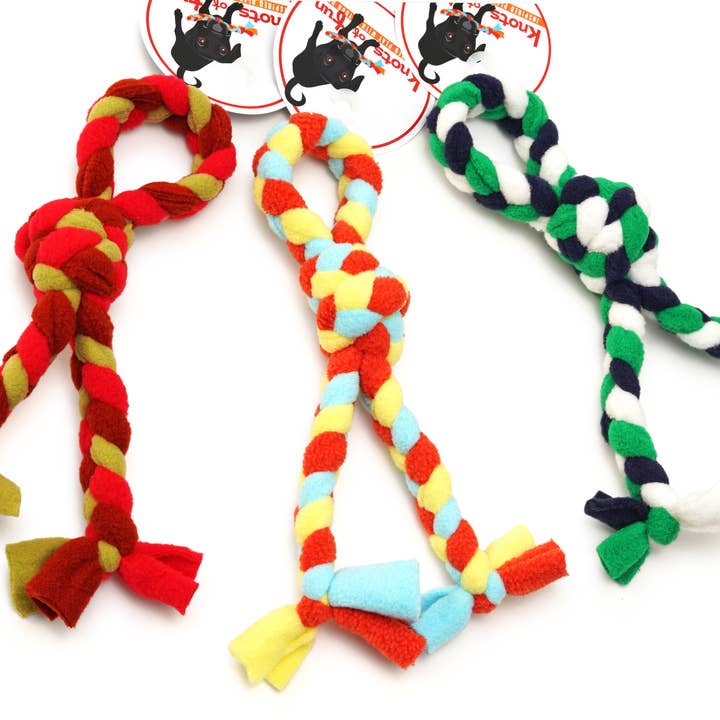 Polartec® fleece gevlochten trekknuffel voor honden voor wholesale door Knots of Fun - Makers of Happy Hands Happy Dog Toys
