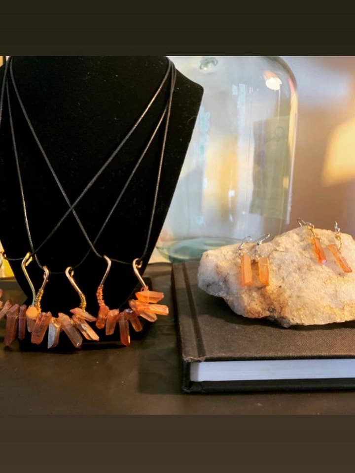 Harp hanger & oorbel set voor wholesale door The Rose Taurus Shop