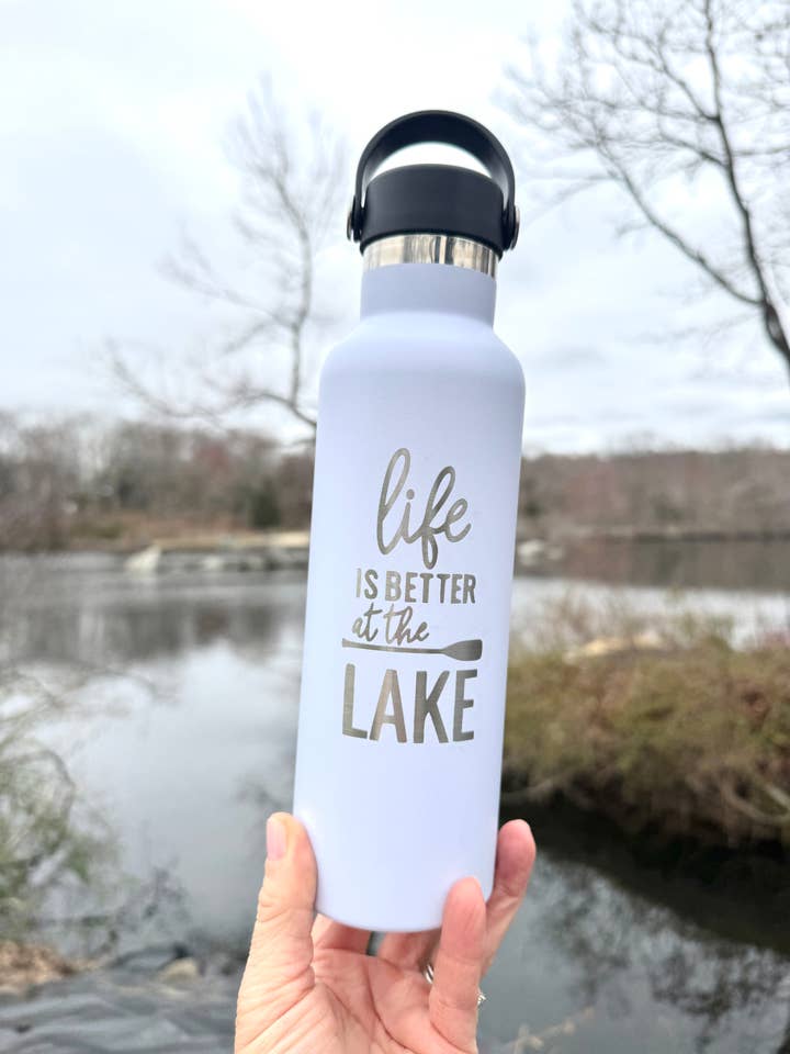 Garrafa de Água Vida no Lago | Presente para Casa de Lago por atacado de Everything Labeled- Decorative drinkware for every ocassion