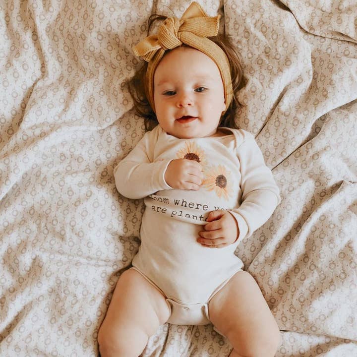 Langarm-Body „Bloom Where You Arted“ für den Großhandel von House Of Luna