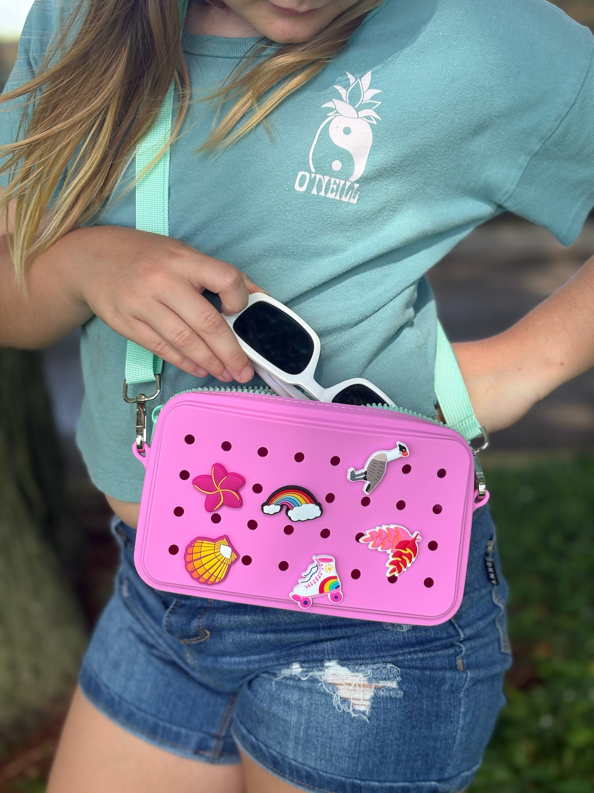Left Right Design - Wholesale Crossbody Bag - Kids - MyCharm Purse -silicone, customizable, vibrant and versatile19