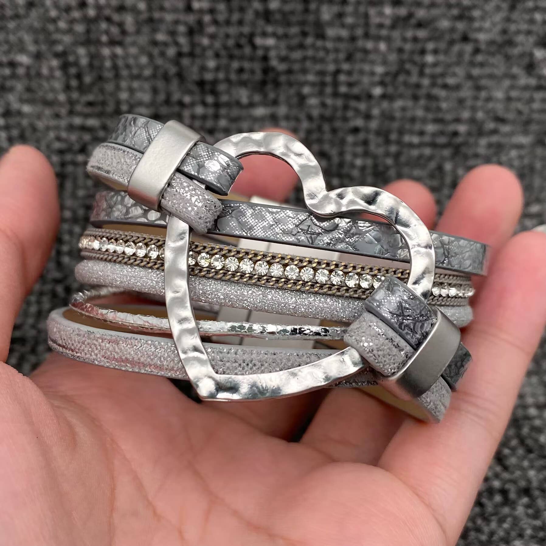 Mio Queena - Vendita all'ingrosso Bracciale a polsino - Bracciale con ciondolo a forma di cuore, strass, fibbia magnetica in pelle -LB2