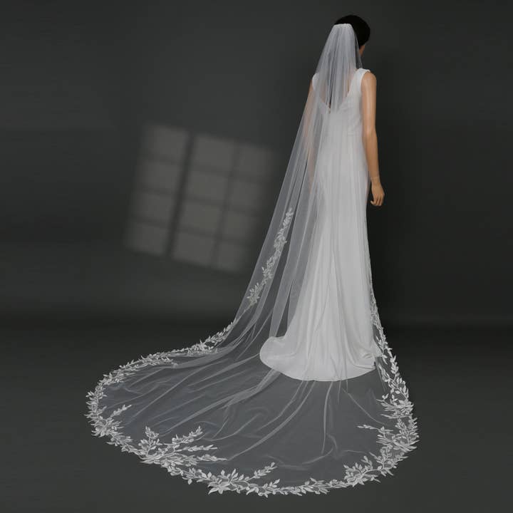Farinosa Bridal - Wholesale Veil - Women's - FS6228 Floral Vine Embroidered Lace Bridal Veil 108"