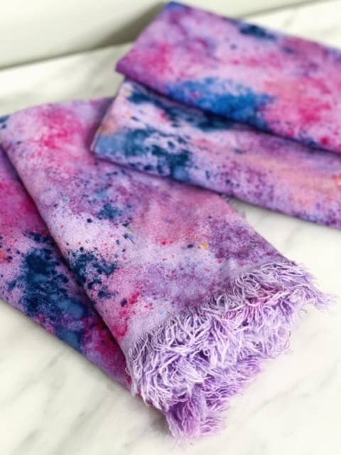 Handgeverfde katoenen servetten - LOVER - roze/paars/blauw voor wholesale door DinnerPartyDarling