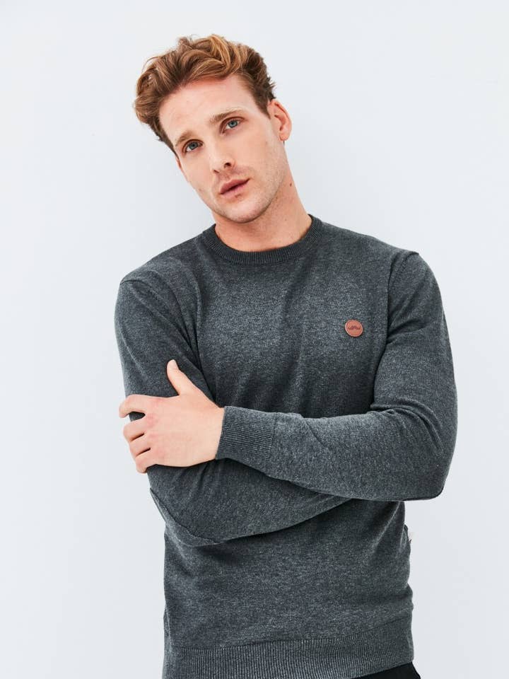 Rundhalset trøje – Lige snit – Kontrastalbuer – model Fauno for engroshandel hos Núñez de Arenas