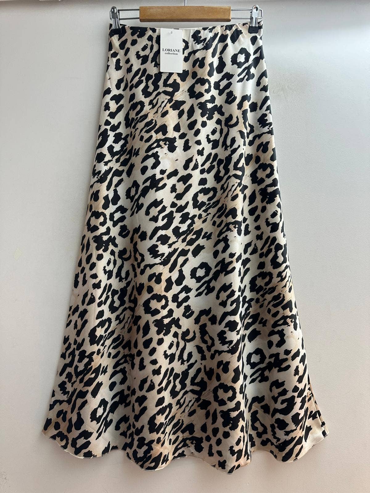 LORIANE - Wholesale Skirt - Women's - 10480LC fluid and lightweight, with an elastic waist2