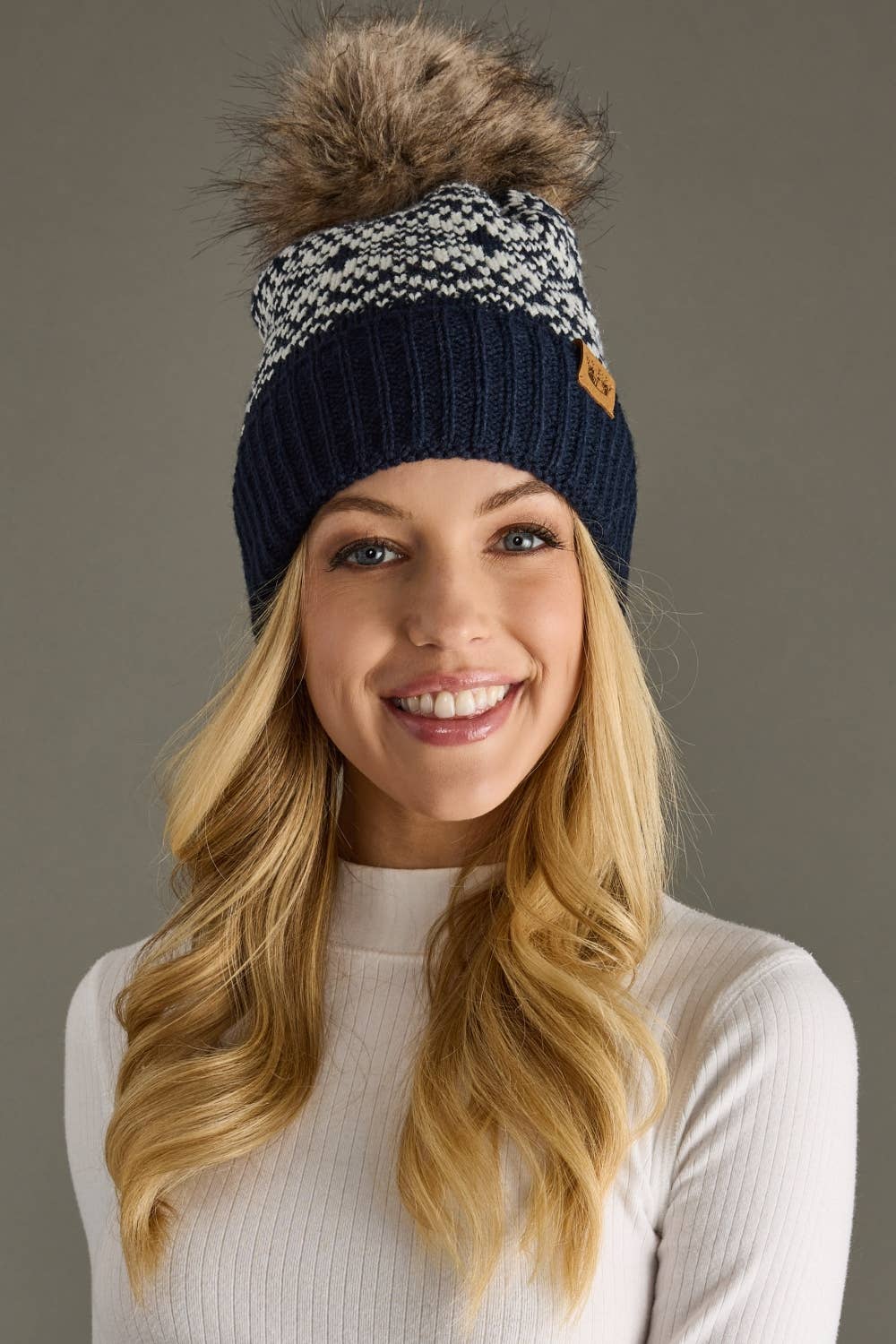 Panache Apparel Co. - Vendita all'ingrosso Berretto - Donna - Cappello Pompon Blu Navy e Bianco a Motivo0