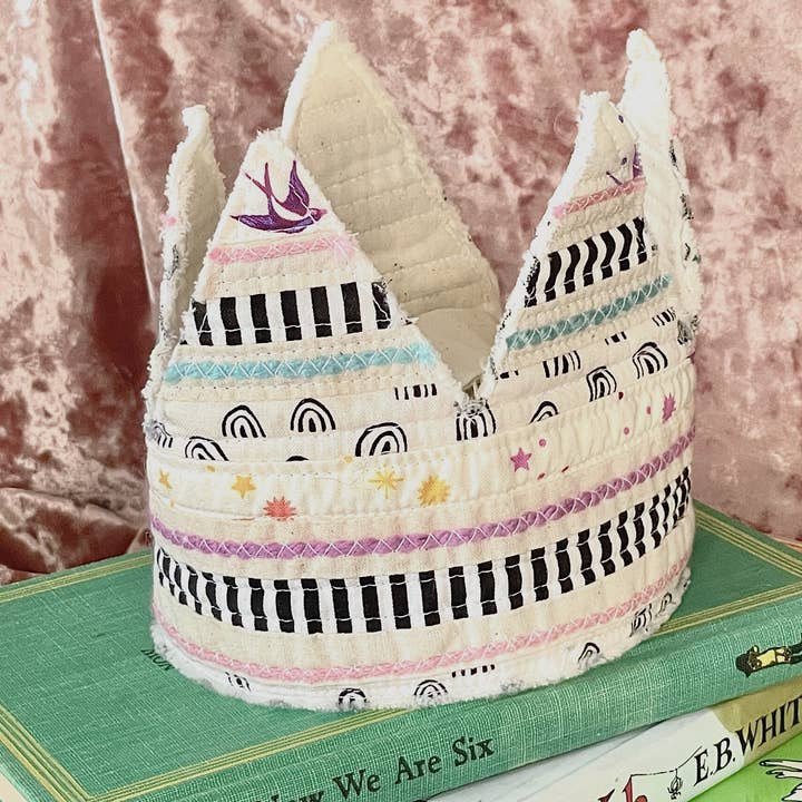 Couronne de princesse en coton matelassé ; haute qualité pour la vente par A Thousand Freckles