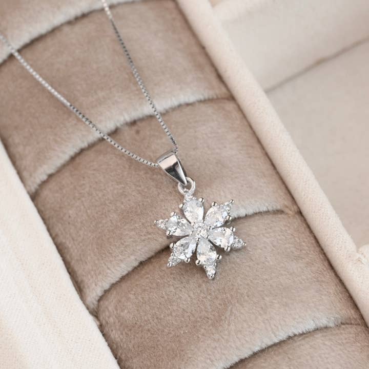 Blueyejewelry - Wholesale Pendant/Charm Necklace - 925 Silver Snowflake Necklace - CZ Snowflake Pendant