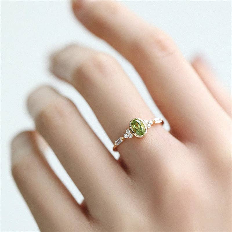Perimade & Co. LLC - Vente Solitaire - Bague empilable vintage en forme de péridot ovale en cuivre massif1