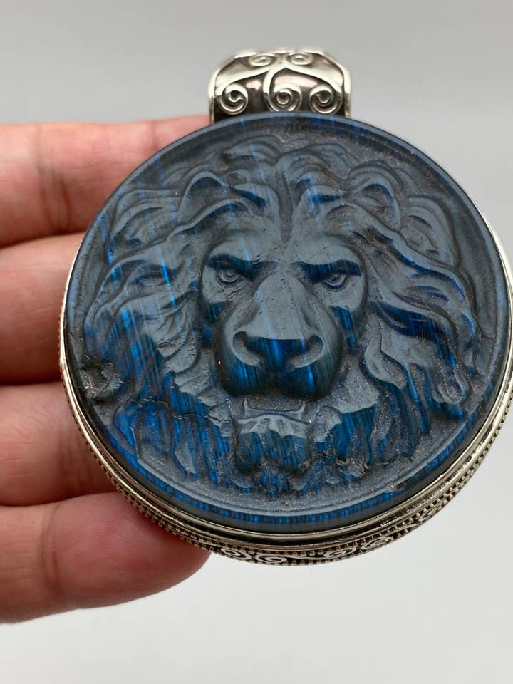 labradorite carved lion pendant, handcrafted, white metal for wholesale by Third eye jewelry inc.