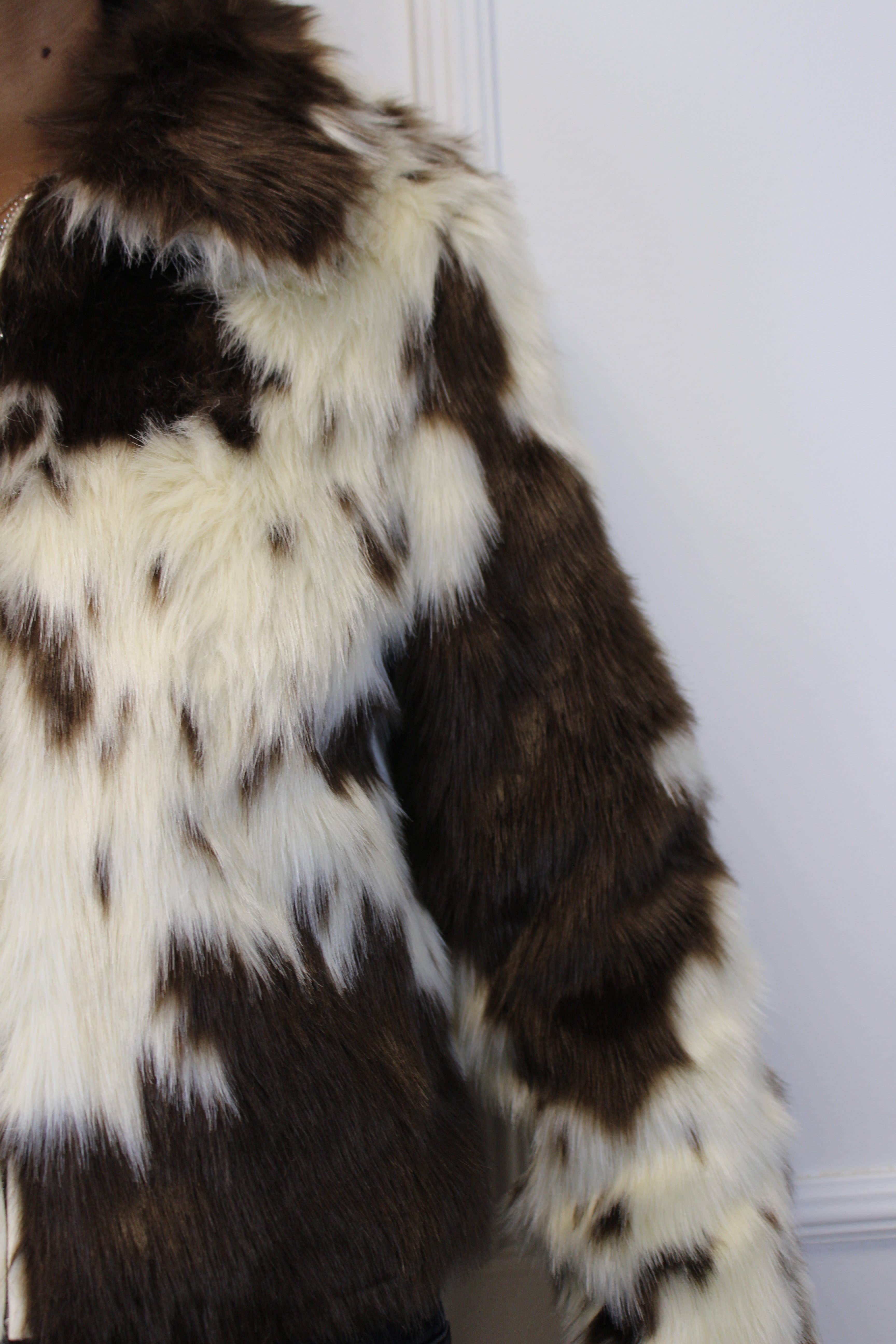 Chilli Girl Collection - Wholesale Fur/Faux Fur Coat - Women's - Standard collar cow print faux fur coat with zip3