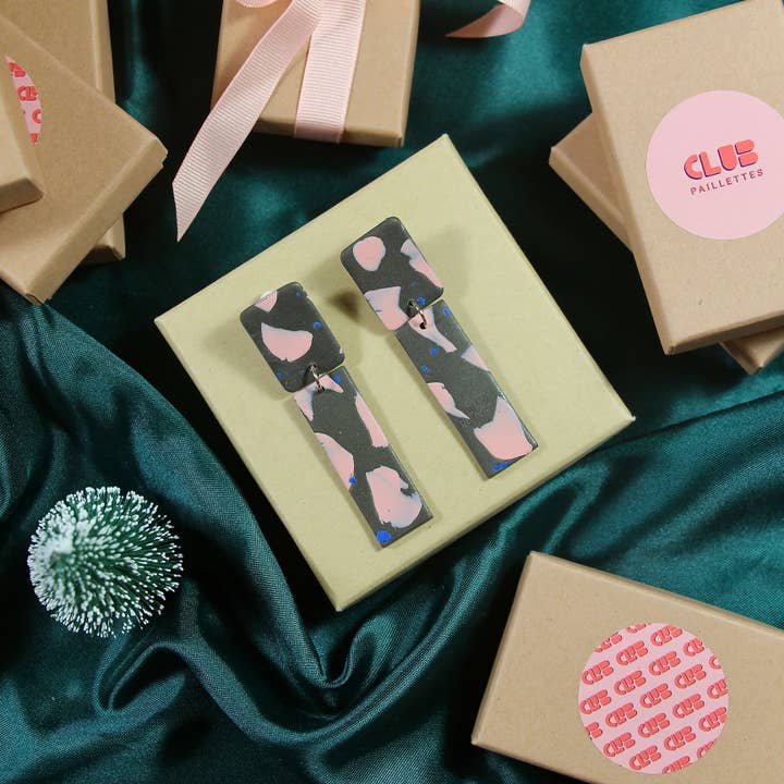 Die Gisèle Square Bronze Terrazzo rosa blau für den Großhandel von Club Paillettes