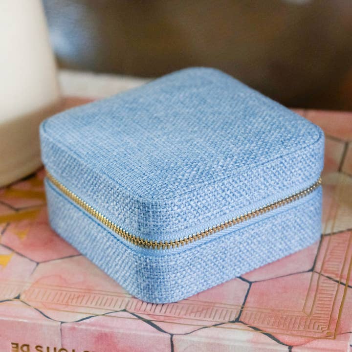 Maison Scarlett - Wholesale Jewelry Box/Organizer - Corinne linen travel jewelry box1